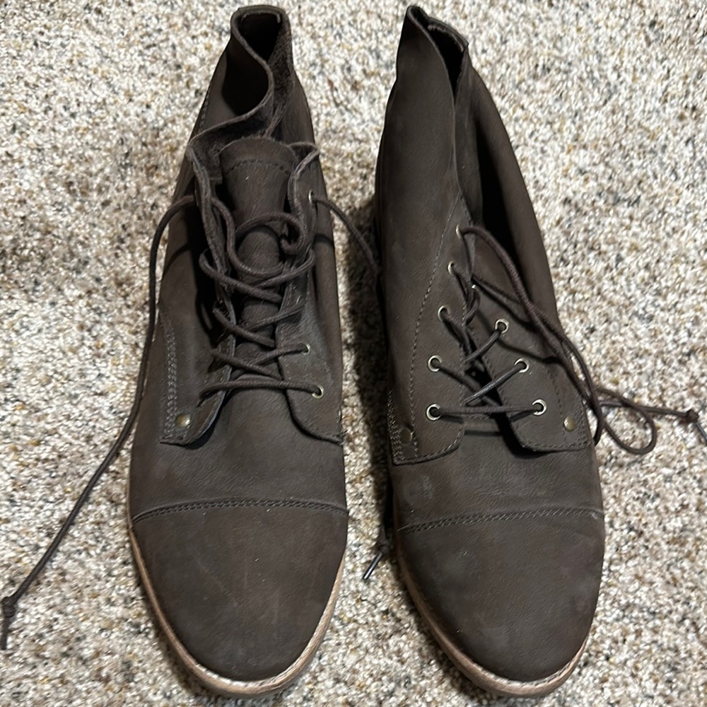 Women’s Brown Lace-Up boots